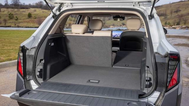 Новость EVOLUTE (Тихо едет, громко лает: чем удивил доступный российский электромобиль)
